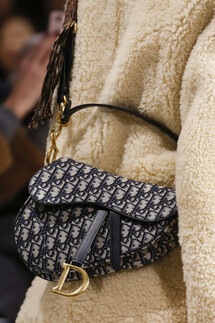Details Christian Dior , Details Dior Fall 2018 Ready-to-Wear , Детали показа Кристиан Диор , Детали показа Диор осень зима 2018 , Fashion show , неделя моды в Париже , PFW , Мария Грация Кьюри , Mainstyles